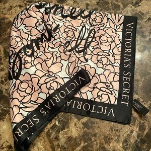 NWT BEAUTIFUL AUTHENTIC VICTORIA SECRET BOMBSHELL SCARF